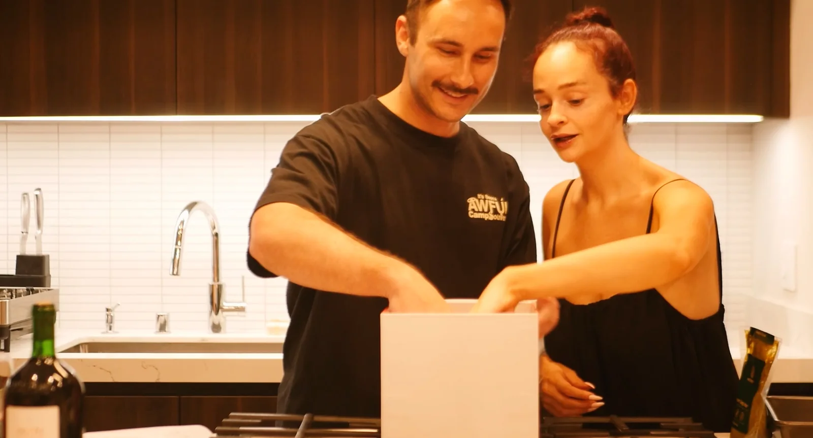 Opening the Mitipot box in a kitchen