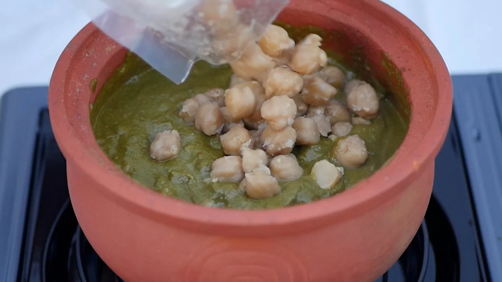Chickpeas added to the base in the Mitipot